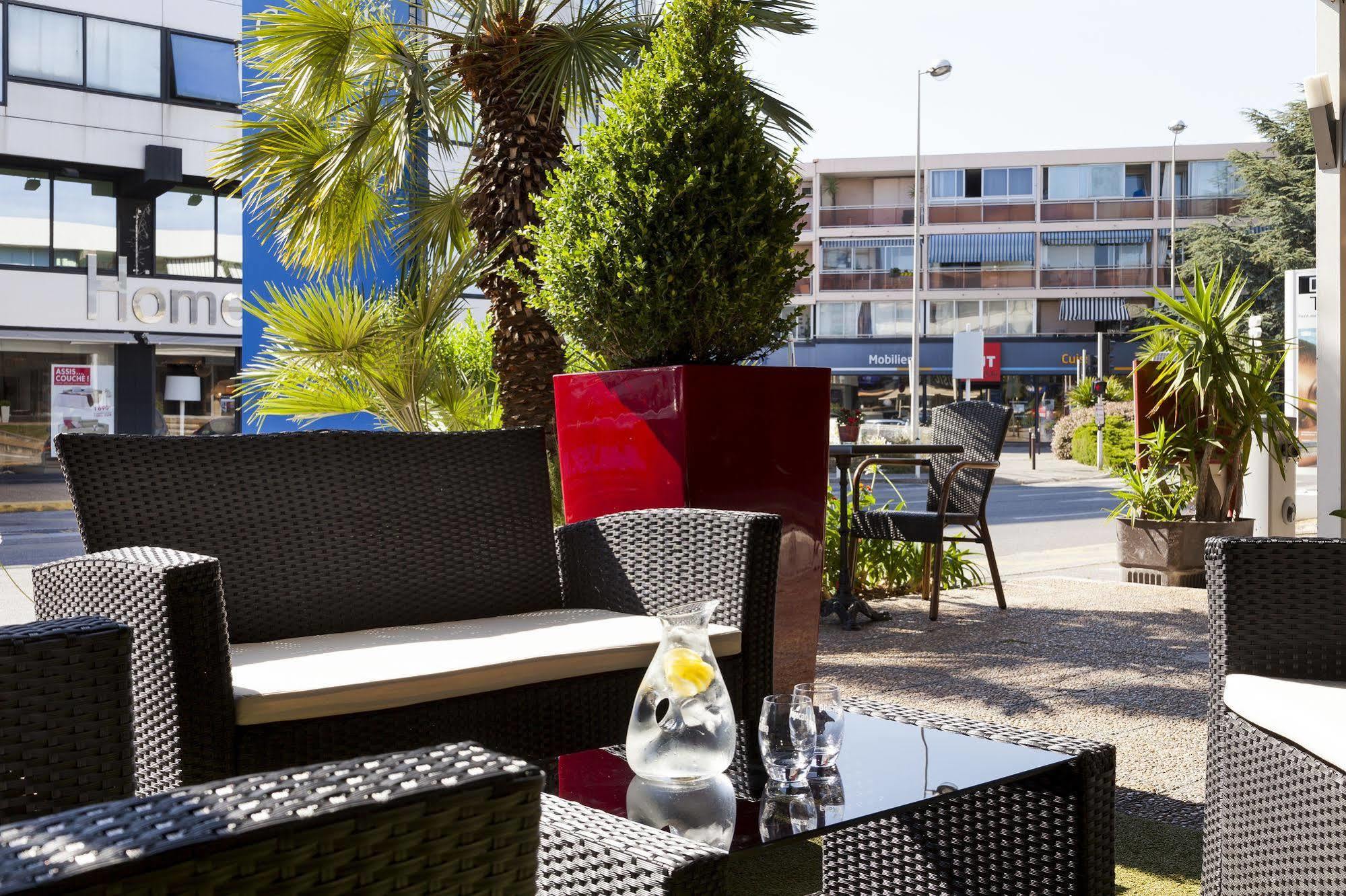 The Originals City, Hotel Galaxie, Nice Aeroport Saint-Laurent-du-Var Exteriör bild