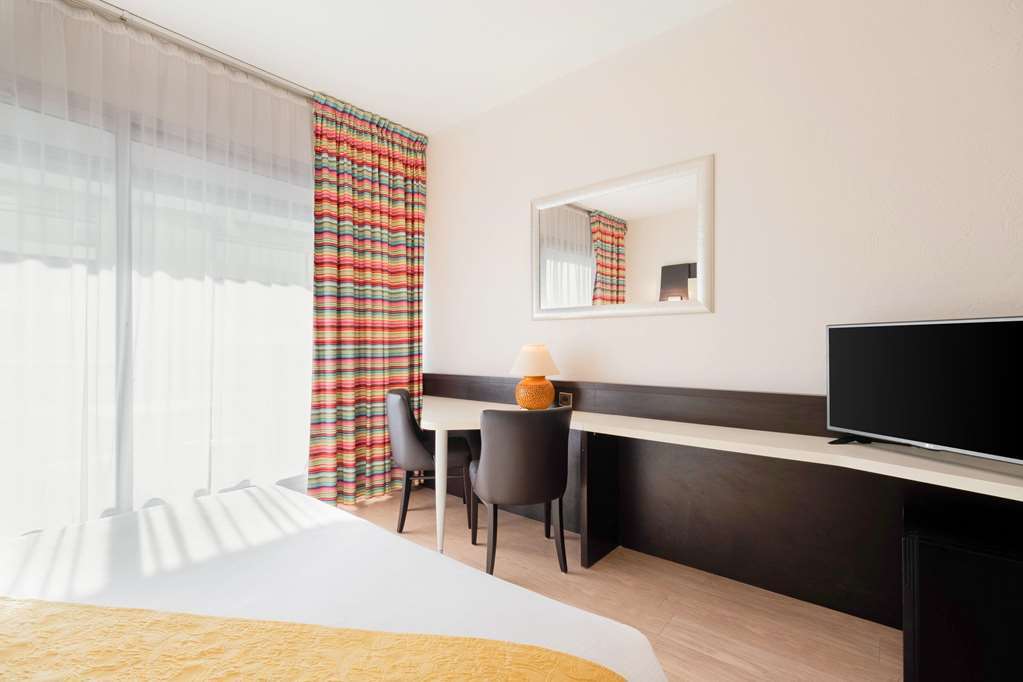 The Originals City, Hotel Galaxie, Nice Aeroport Saint-Laurent-du-Var Rum bild